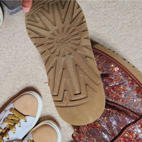 UGG   - Picture 7 of 13